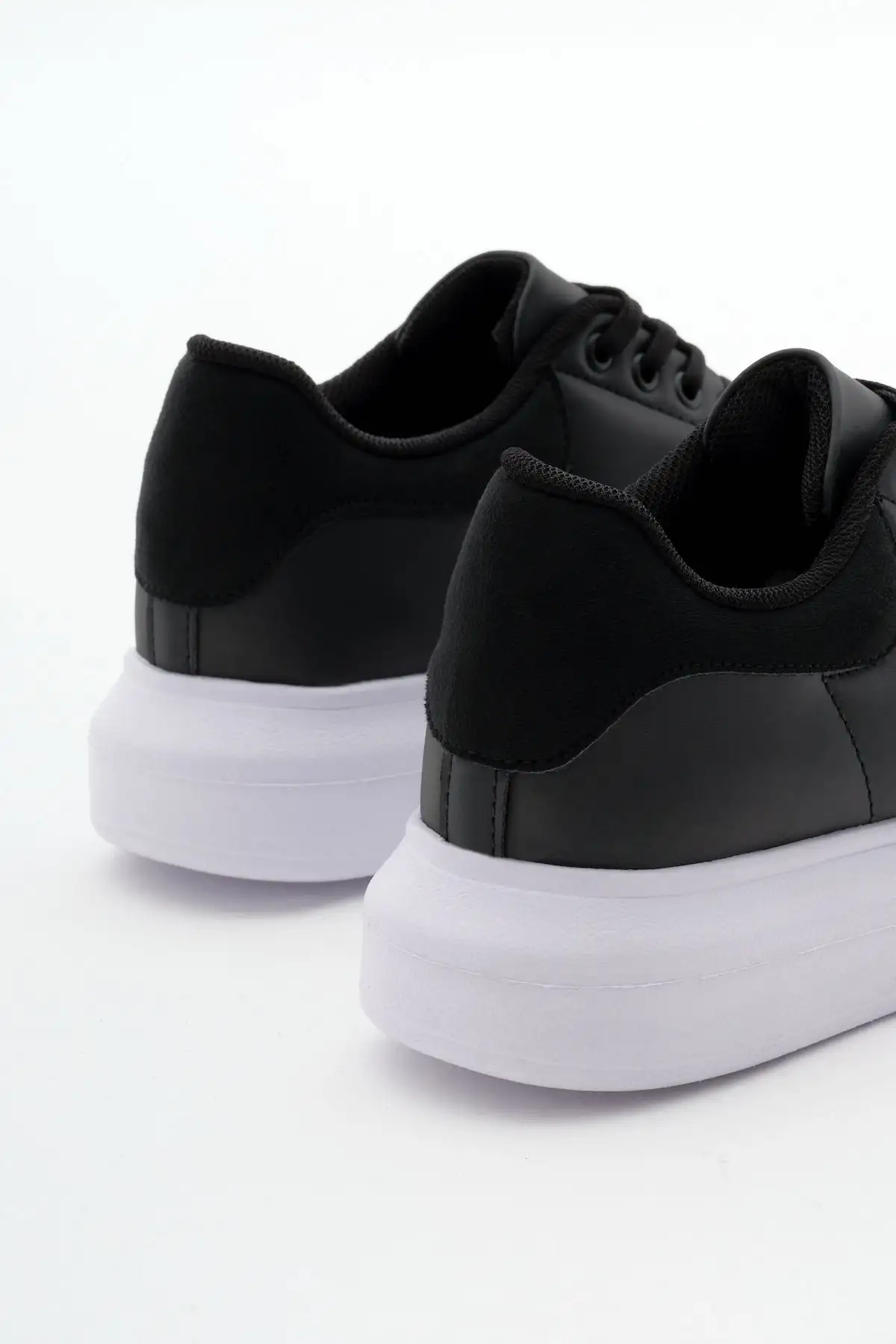 کفش اسپرت یونیسکس مشکی سفید V2alx - 64 کفش اسپرت یونیسکس مشکی سفید V2alx - 64