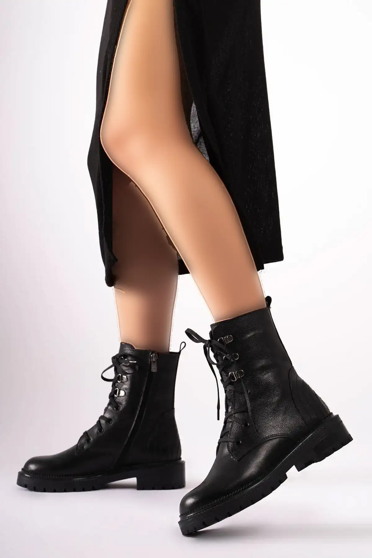 چکمه های بلند زنانه چرم اصل با زیپ در کناره و چکمه های توری دوخته شده - 111 چکمه های بلند زنانه چرم اصل با زیپ در کناره و چکمه های توری دوخته شده - 111