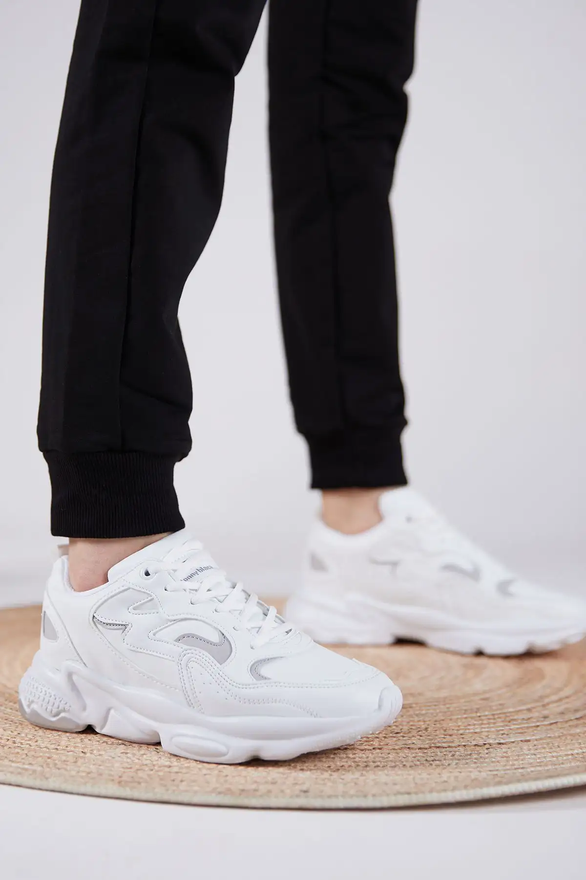 کفش اسپرت یونیسکس سفید Tb251 - 281 کفش اسپرت یونیسکس سفید Tb251 - 281