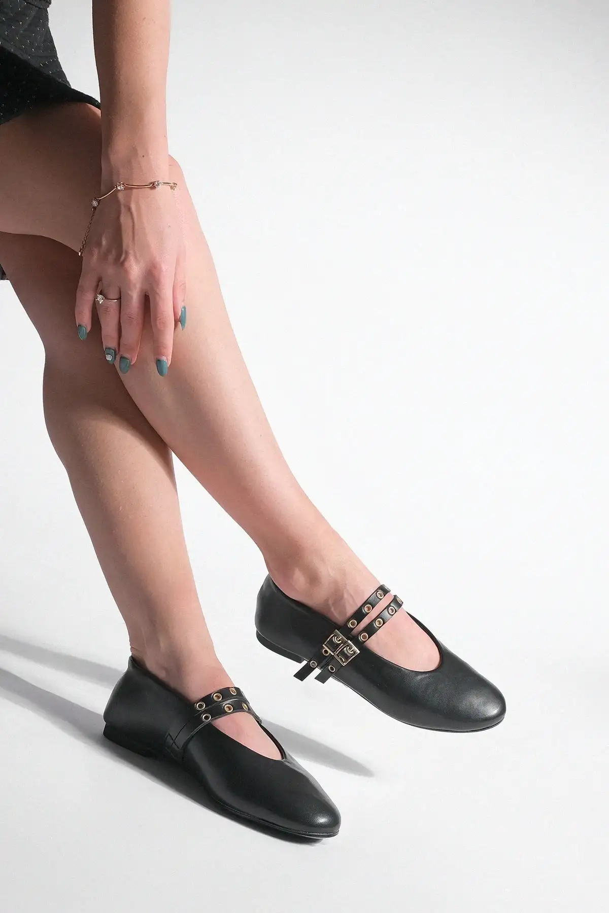 آپارتمان باله گاه به گاه زنانه میخ دار دو بند Bekosa مشکی - 784 آپارتمان باله گاه به گاه زنانه میخ دار دو بند Bekosa مشکی - 784