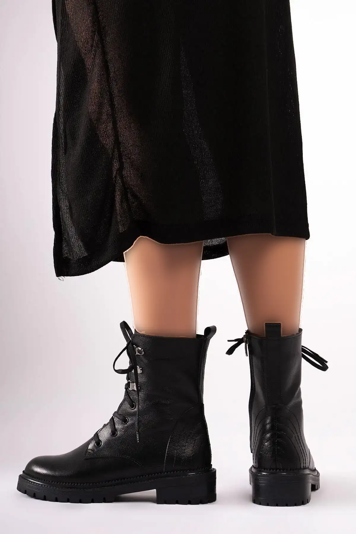 چکمه های بلند زنانه چرم اصل با زیپ در کناره و چکمه های توری دوخته شده - 111 چکمه های بلند زنانه چرم اصل با زیپ در کناره و چکمه های توری دوخته شده - 111