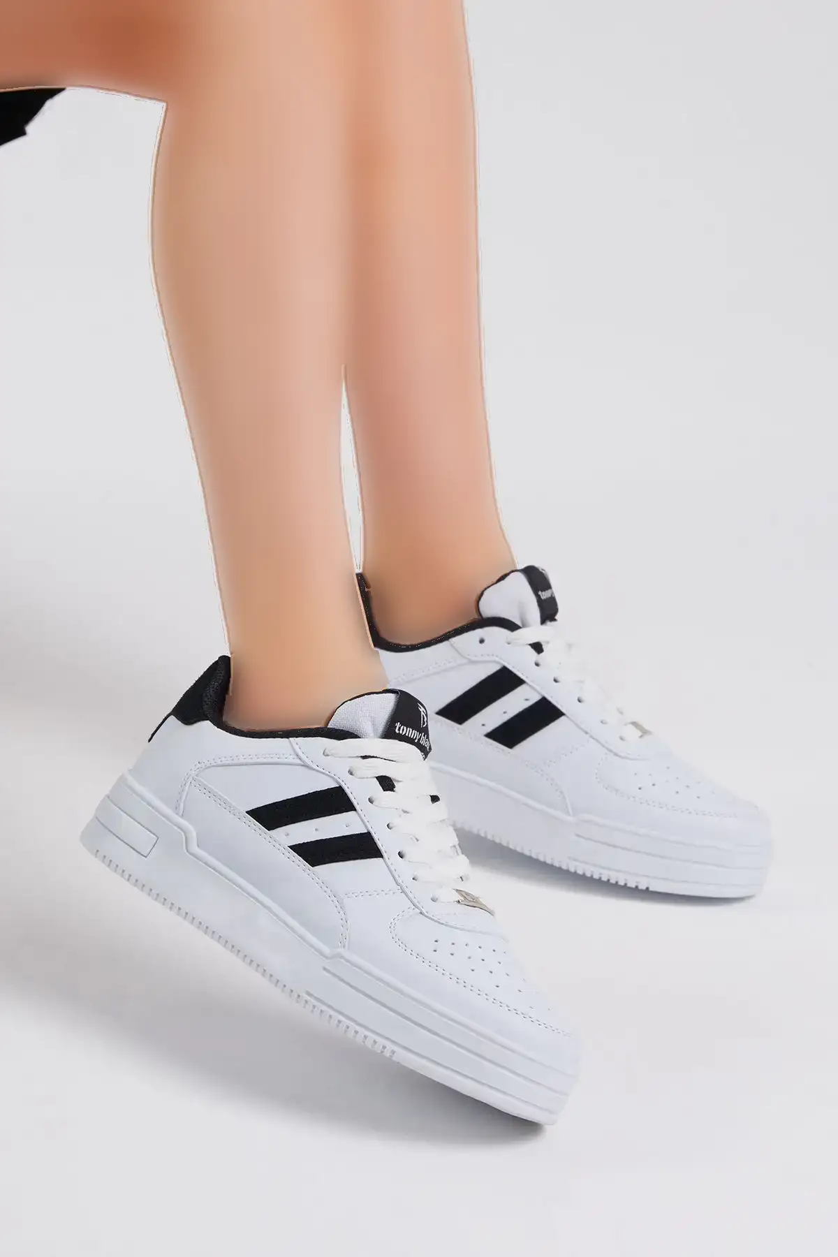 کفش کتانی راحت بنددار راه راه مشکی یونیسکس - 352 کفش کتانی راحت بنددار راه راه مشکی یونیسکس - 352