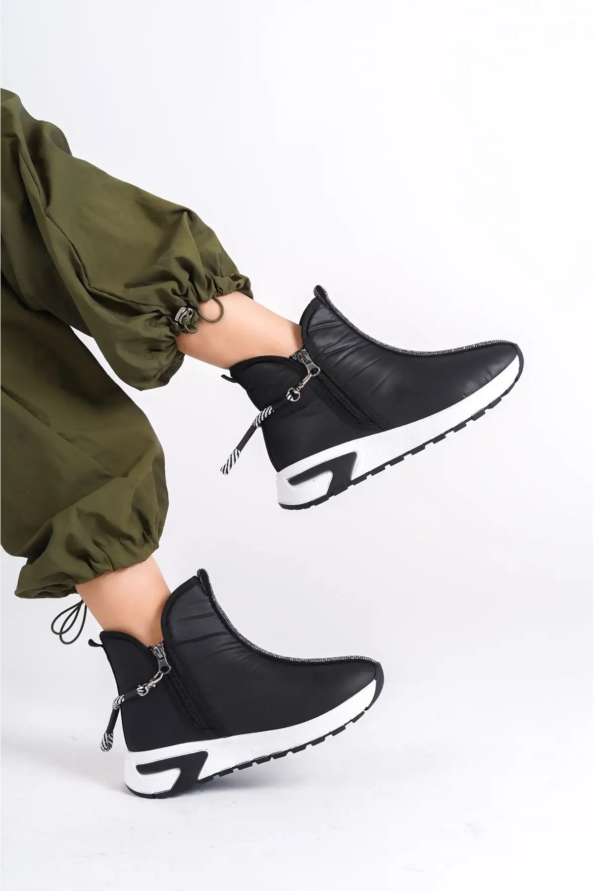 چکمه های ورزشی مشکی پارچه ای چتر نجات با سنگ 300 تومان - 117 چکمه های ورزشی مشکی پارچه ای چتر نجات با سنگ 300 تومان - 117