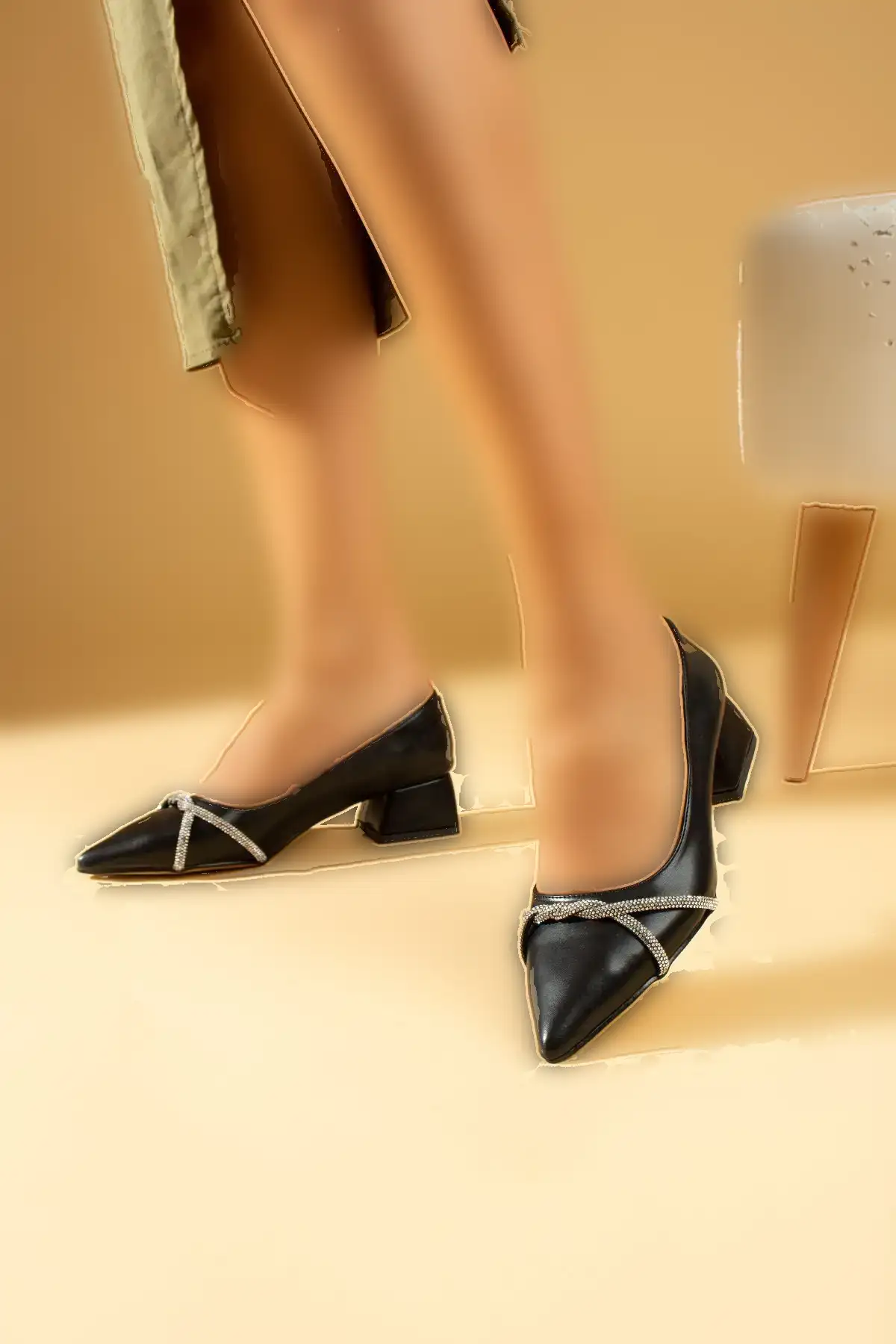 کفش پاشنه بلند مشکی زنانه با جزئیات لباس مجلسی شبانه اداری شیک روزانه کفش پاشنه کلاسیک - 413 کفش پاشنه بلند مشکی زنانه با جزئیات لباس مجلسی شبانه اداری شیک روزانه کفش پاشنه کلاسیک - 413