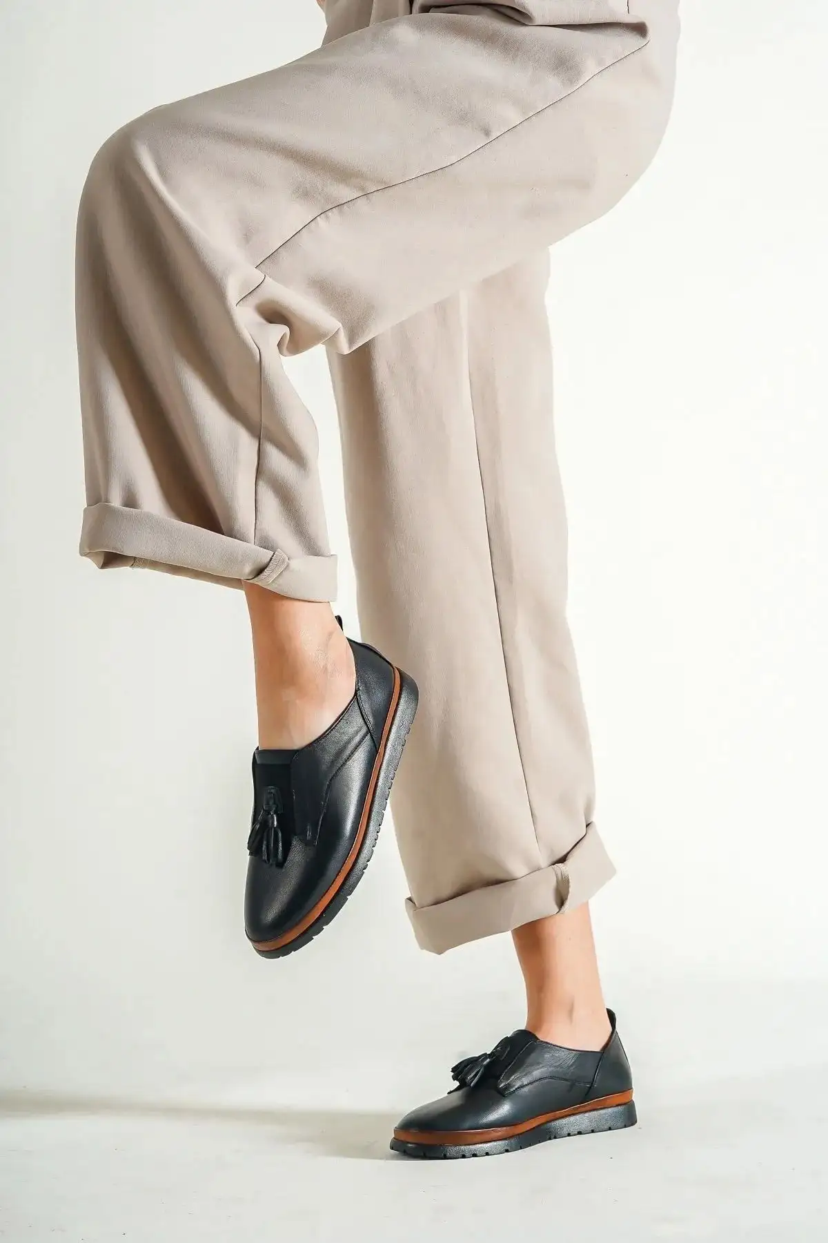 کفش راحتی چرم زنانه مشکی چرم اصل Dp06-4106 - 1321