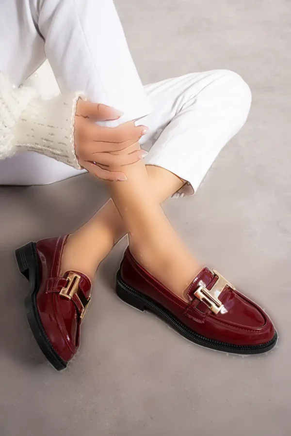 کفش زنانه کلارت قرمز لاک چرمی راحت گاه به گاه Calvanize Buckle Classic Loafer - 1219