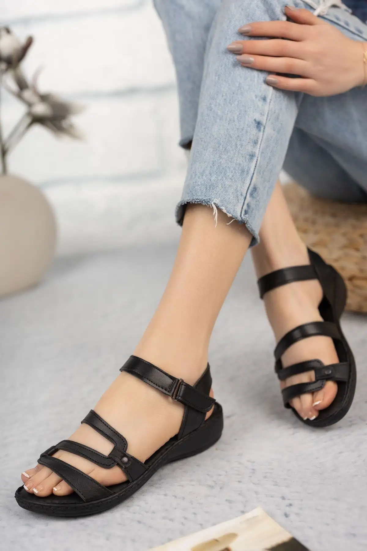 صندل دمپایی زنانه راحت زیره چرم طبیعی ارتوپدی سونیا ارتوپدی - 1143 صندل دمپایی زنانه راحت زیره چرم طبیعی ارتوپدی سونیا ارتوپدی - 1143