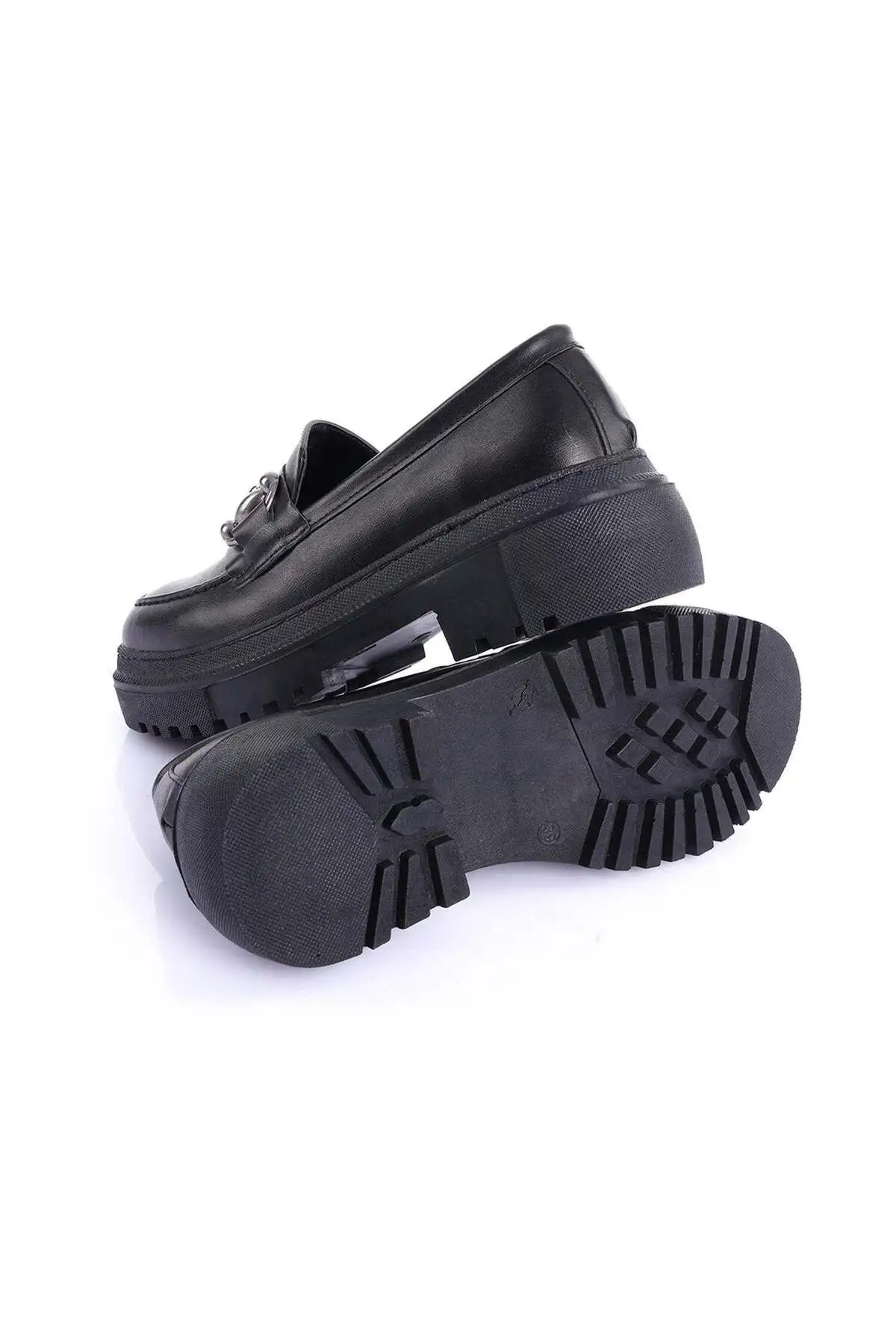 سگک نقره ای زیره ضخیم کفش لوفر زنانه موکاسین Gc - 1250 سگک نقره ای زیره ضخیم کفش لوفر زنانه موکاسین Gc - 1250