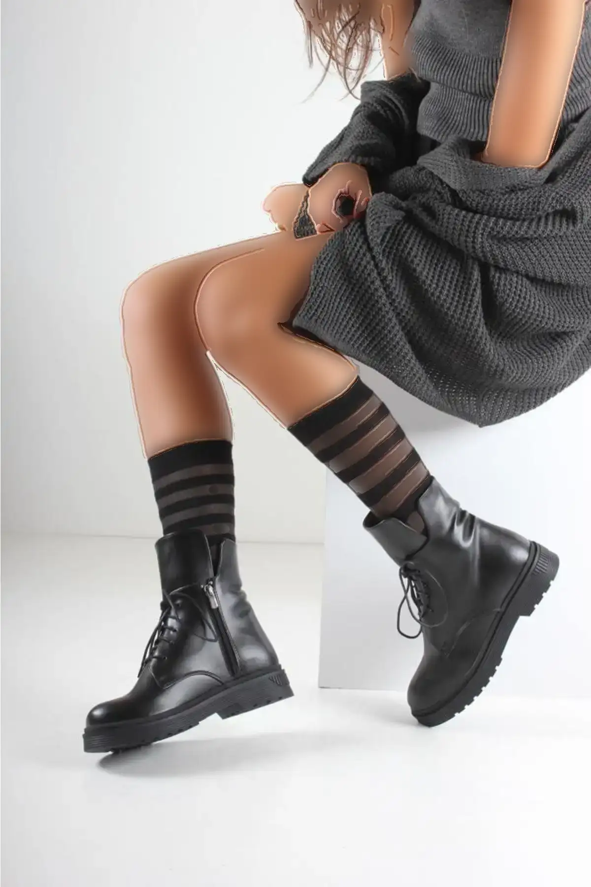 بوت زنانه مشکی زنانه (SOLE 4 CM) - 105 بوت زنانه مشکی زنانه (SOLE 4 CM) - 105