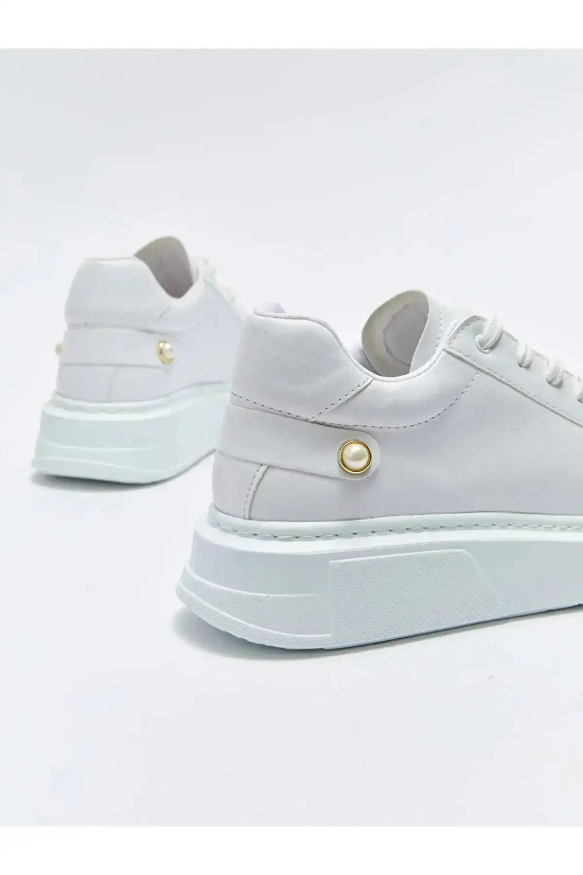 کفش اسپرت ضخیم بنددار مرواریدی سفید - 343 کفش اسپرت ضخیم بنددار مرواریدی سفید - 343