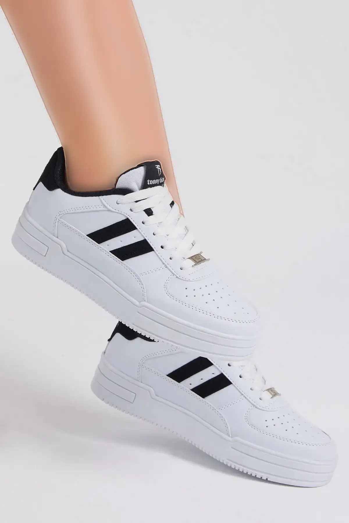 کفش کتانی راحت بنددار راه راه مشکی یونیسکس - 352 کفش کتانی راحت بنددار راه راه مشکی یونیسکس - 352