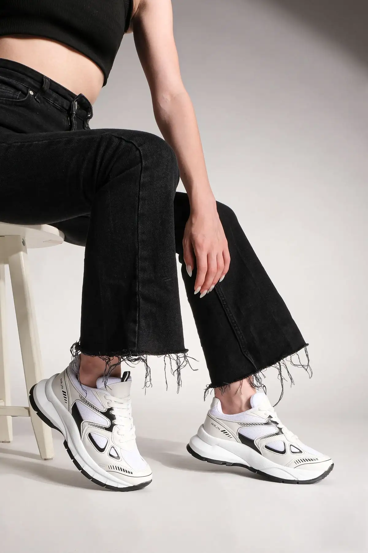 کفش ورزشی زنانه با زیره بلند بنددار Nevila White - 320 کفش ورزشی زنانه با زیره بلند بنددار Nevila White - 320