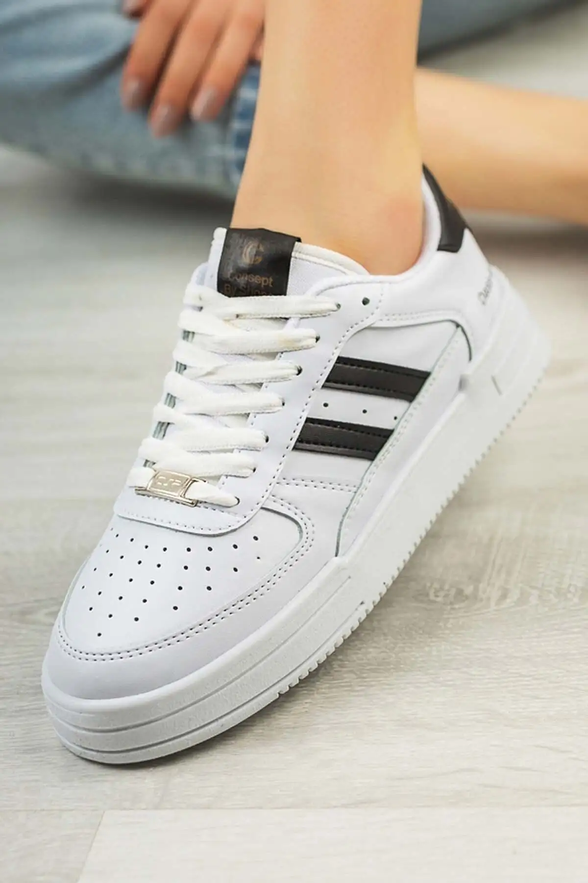 کفش ورزشی کتانی سبک انعطاف پذیر ارتوپدی تضمینی Unisex سفید مشکی - 537 کفش ورزشی کتانی سبک انعطاف پذیر ارتوپدی تضمینی Unisex سفید مشکی - 537