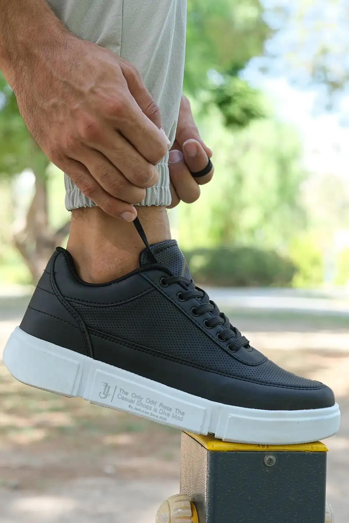 کفش کتانی مردانه سفید مشکی 0012x20 - 242