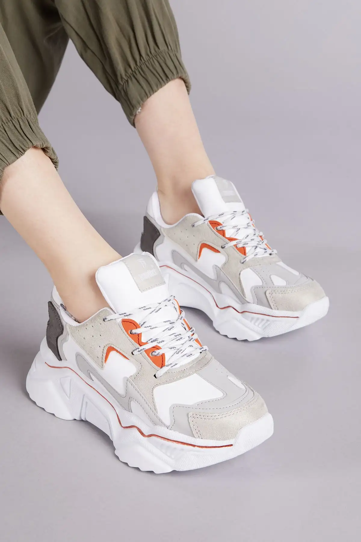 کفش اسپرت کاشی سفید زنانه Dnz - 38 کفش اسپرت کاشی سفید زنانه Dnz - 38