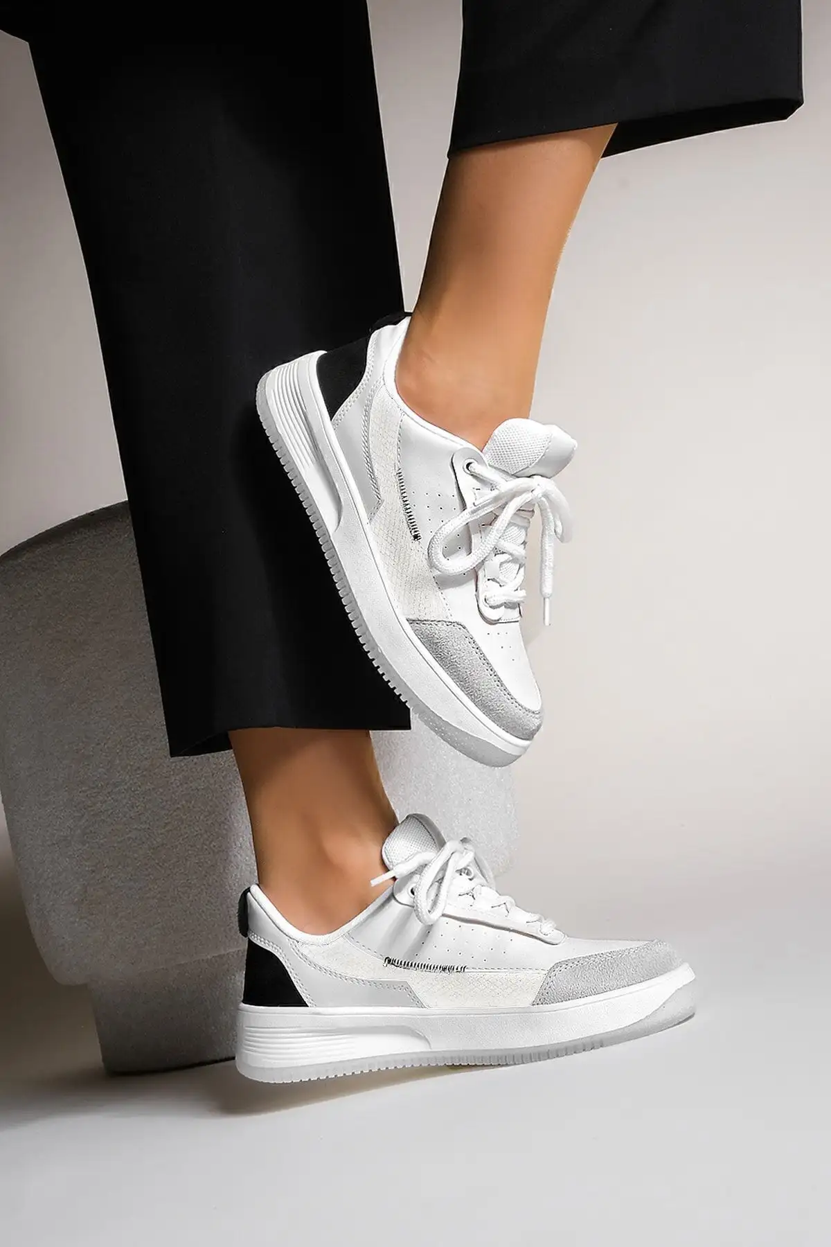 کفش کتانی زنانه زیره بلند اسپرت Loske مشکی - 332 کفش کتانی زنانه زیره بلند اسپرت Loske مشکی - 332