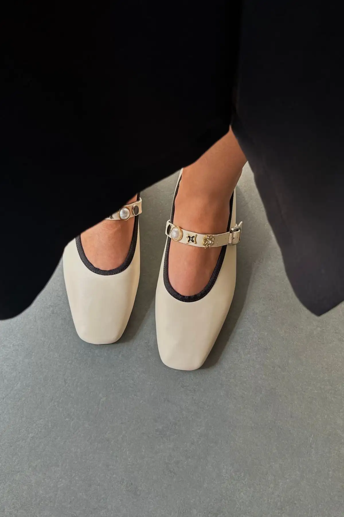 کفش تخت زنانه بژ - 1303 کفش تخت زنانه بژ - 1303