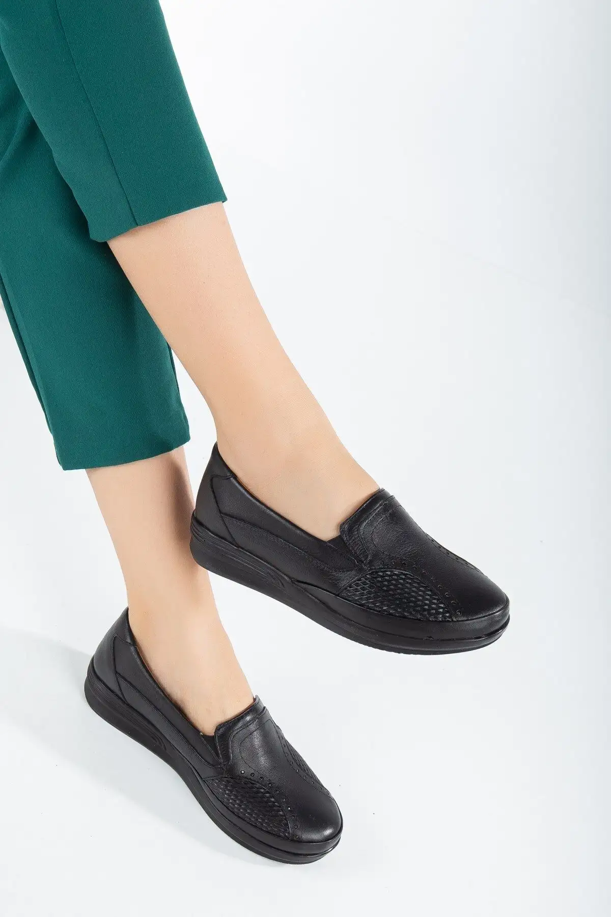 کفش مادر راحت بدون پاشنه دوزی شده چرم اصل زنانه Cd02 - 1224 کفش مادر راحت بدون پاشنه دوزی شده چرم اصل زنانه Cd02 - 1224