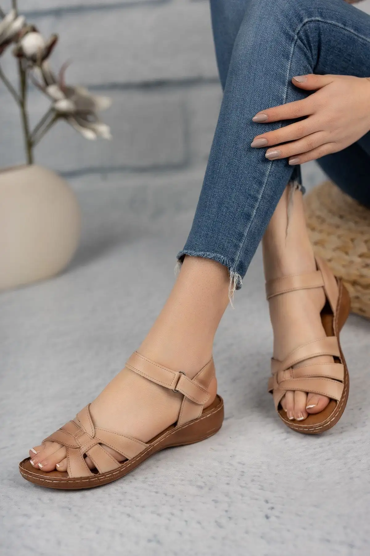 صندل دمپایی زنانه راحت زیره آناتومیک ارتوپدی چرم اصل - 1142 صندل دمپایی زنانه راحت زیره آناتومیک ارتوپدی چرم اصل - 1142