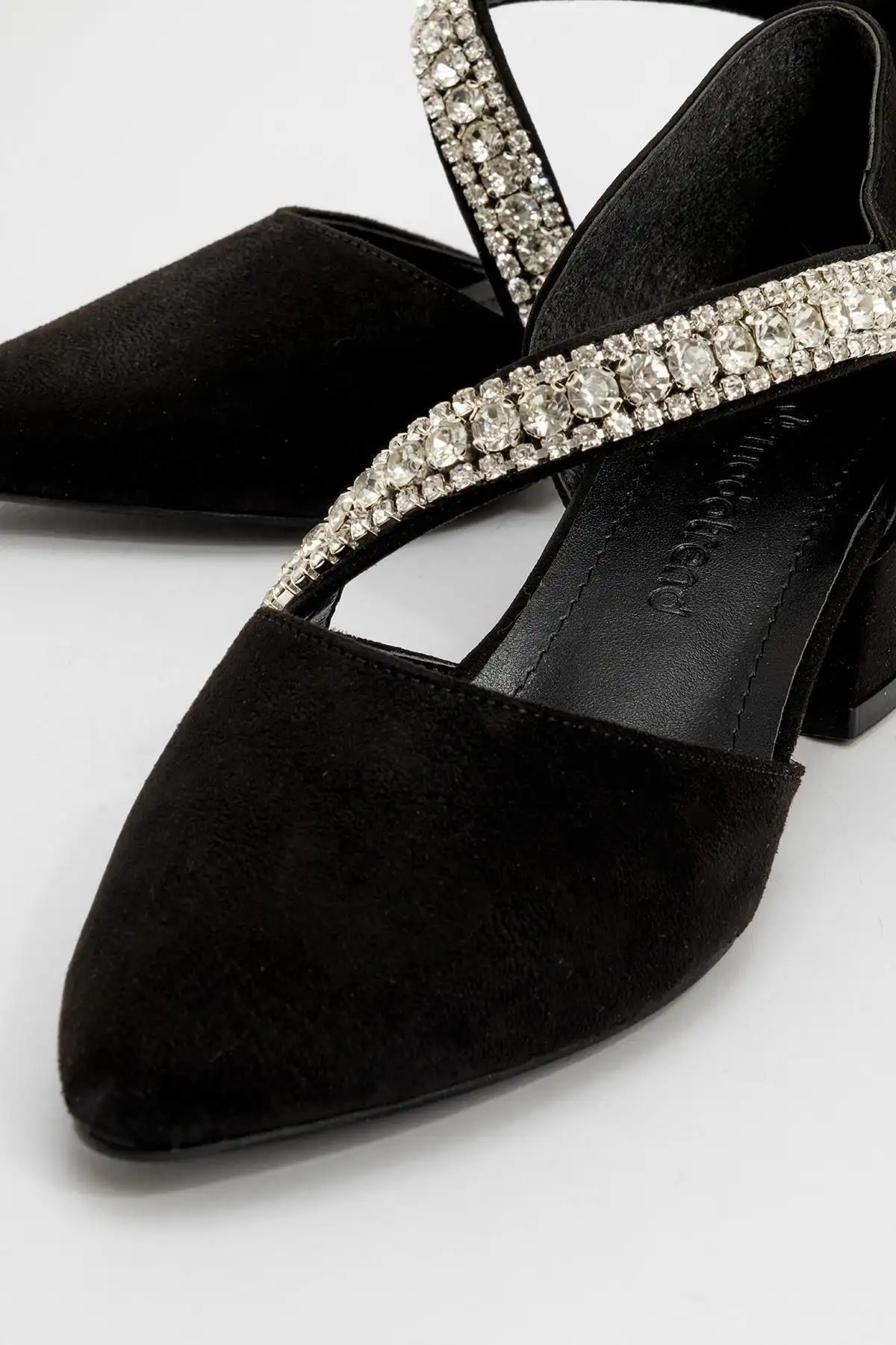 کفش راحتی زنانه پاشنه تخم مرغی مشکی جیر - 1298 کفش راحتی زنانه پاشنه تخم مرغی مشکی جیر - 1298