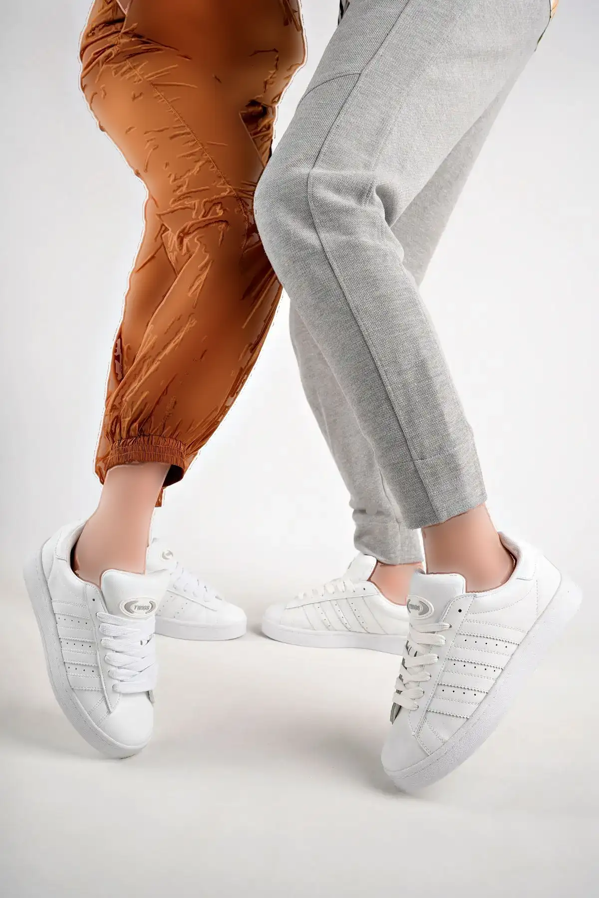 کفش ورزشی اسپرت سفید - 229 کفش ورزشی اسپرت سفید - 229