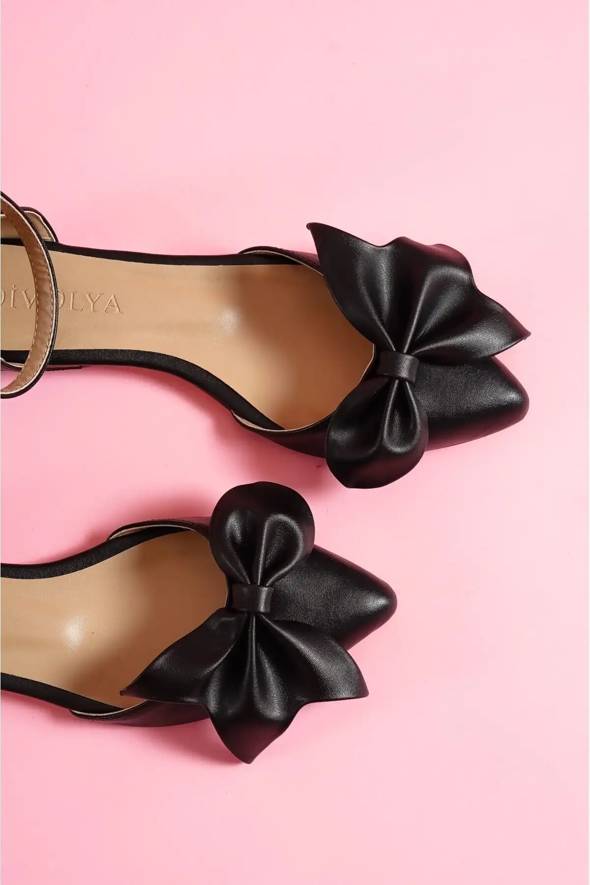 بالرین های گاه به گاه پاپیونی مشکی ساتن مامبو - 823 بالرین های گاه به گاه پاپیونی مشکی ساتن مامبو - 823