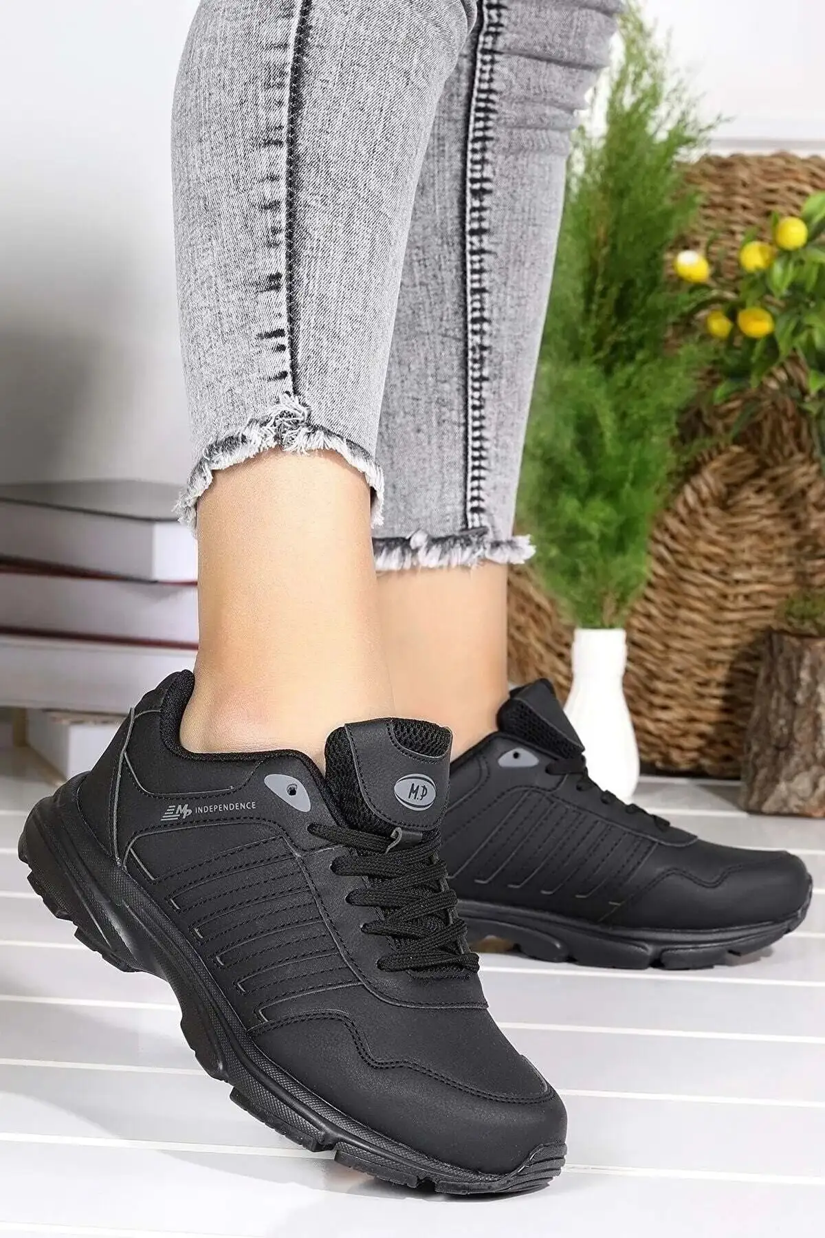 کفش ورزشی سبک چرم ارتوپدی راحت و راحت پلی چرمی ضد لغزش زمستانی Unisex - 753 کفش ورزشی سبک چرم ارتوپدی راحت و راحت پلی چرمی ضد لغزش زمستانی Unisex - 753