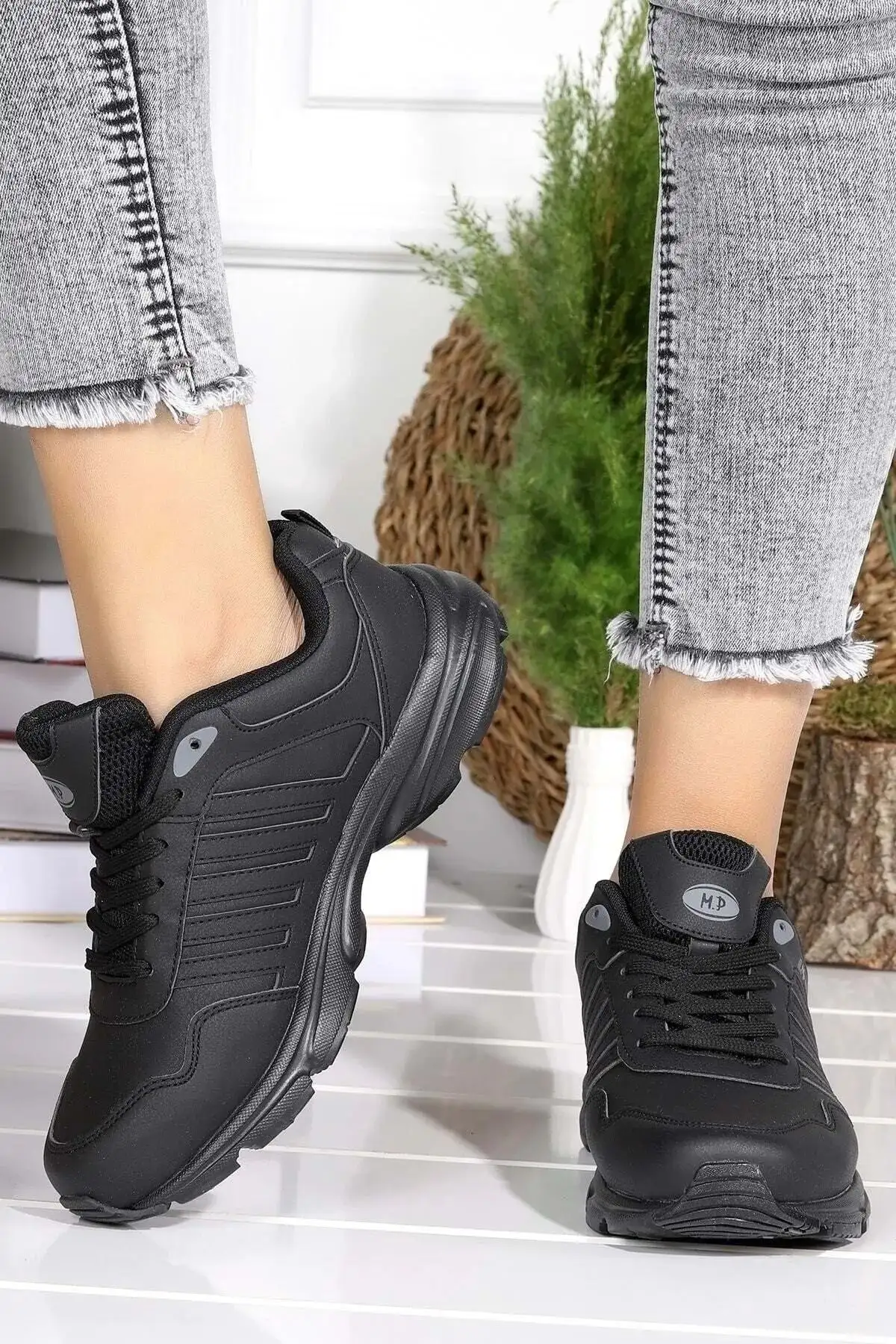 کفش ورزشی سبک چرم ارتوپدی راحت و راحت پلی چرمی ضد لغزش زمستانی Unisex - 753 کفش ورزشی سبک چرم ارتوپدی راحت و راحت پلی چرمی ضد لغزش زمستانی Unisex - 753