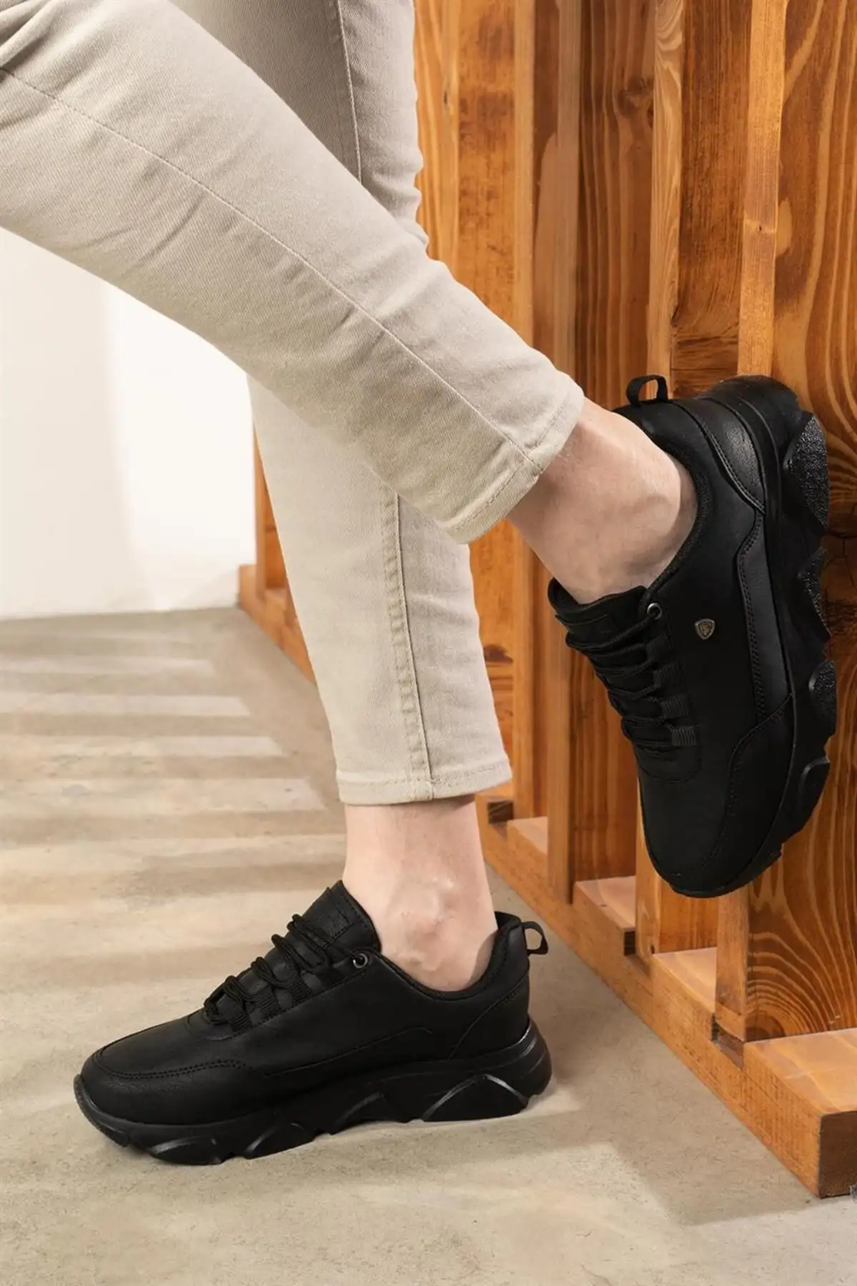 05 کفش راحتی مردانه زیره مشکی رنگ مشکی - 258 05 کفش راحتی مردانه زیره مشکی رنگ مشکی - 258