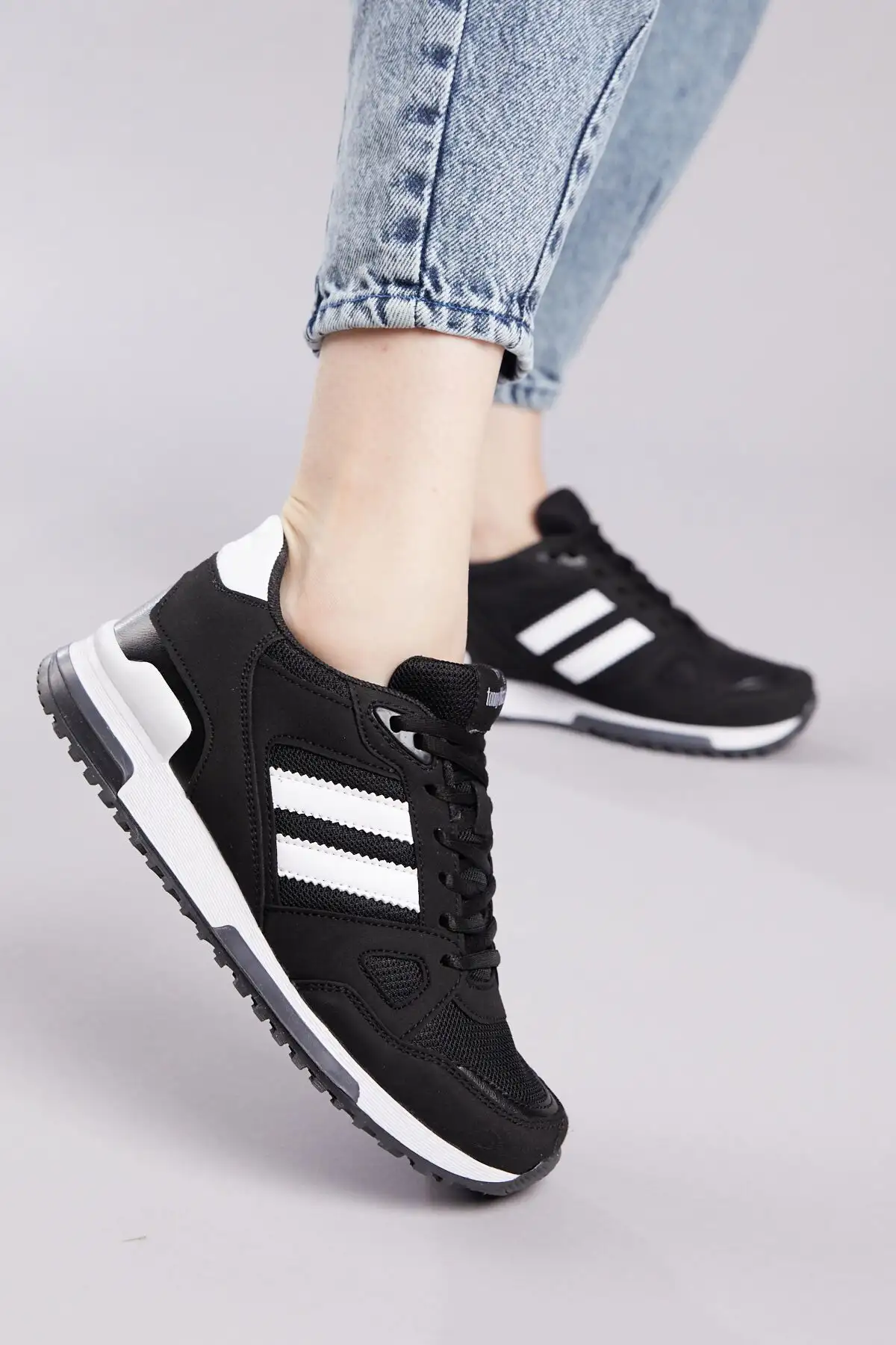 کفش ورزشی یونیسکس مشکی سفید Tb282 - 7 کفش ورزشی یونیسکس مشکی سفید Tb282 - 7