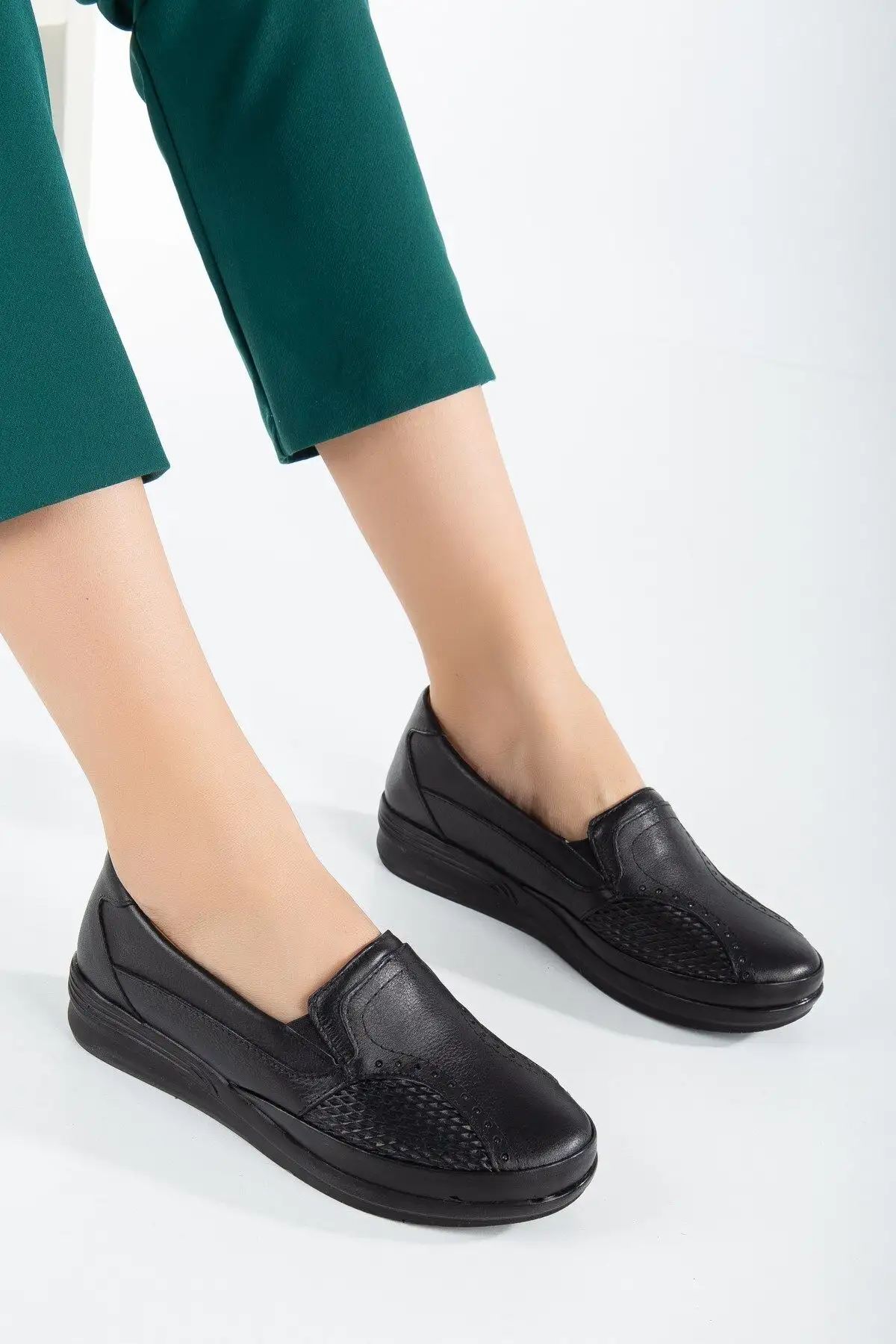 کفش مادر راحت بدون پاشنه دوزی شده چرم اصل زنانه Cd02 - 1224 کفش مادر راحت بدون پاشنه دوزی شده چرم اصل زنانه Cd02 - 1224