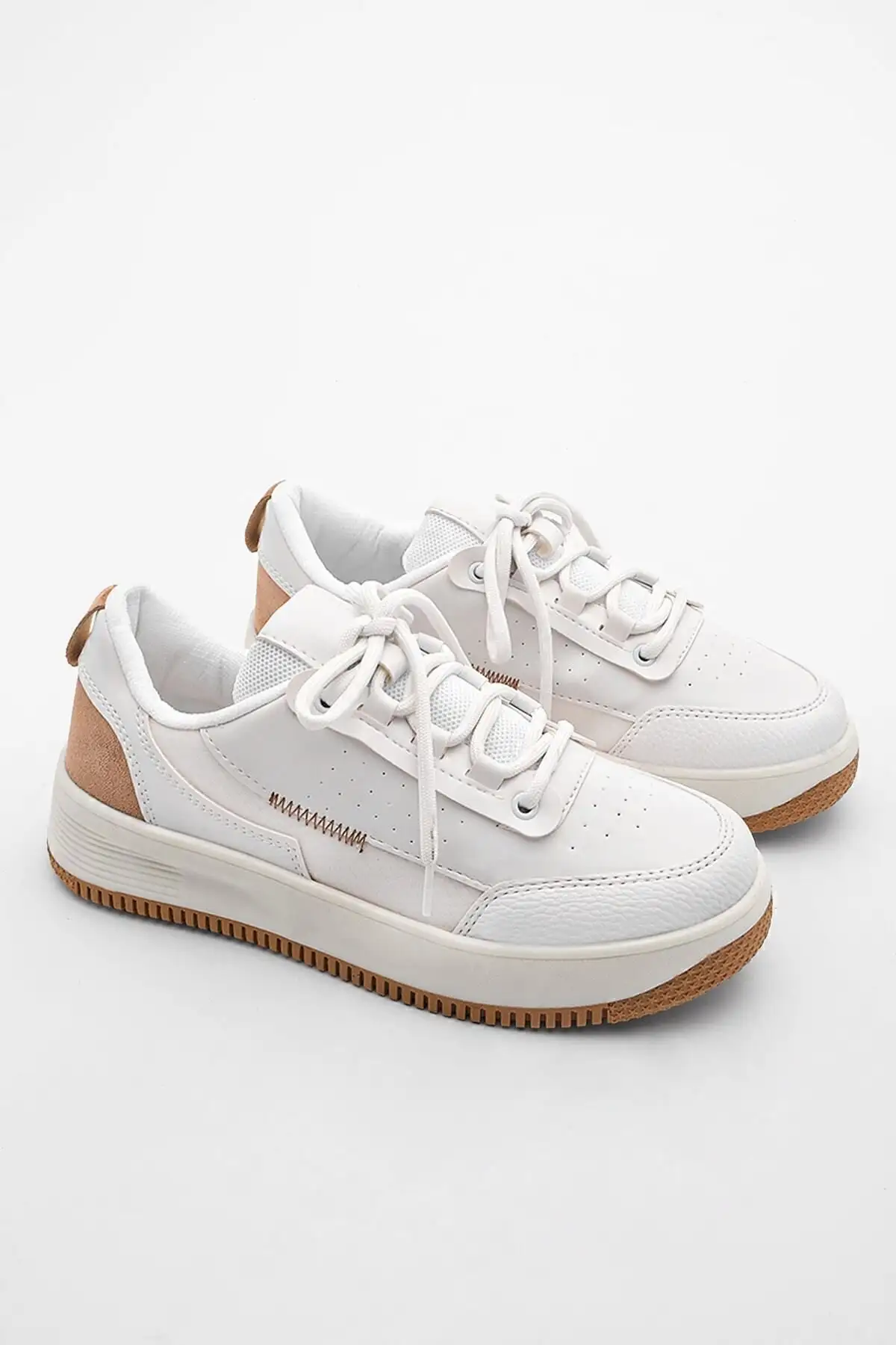 کفش کتانی زنانه زیره بلند اسپرت Loske white - 318 کفش کتانی زنانه زیره بلند اسپرت Loske white - 318