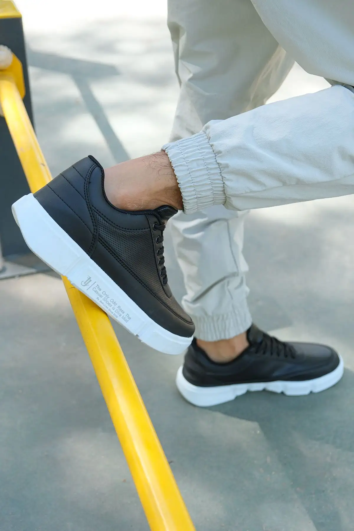 کفش کتانی مردانه سفید مشکی 0012x20 - 242