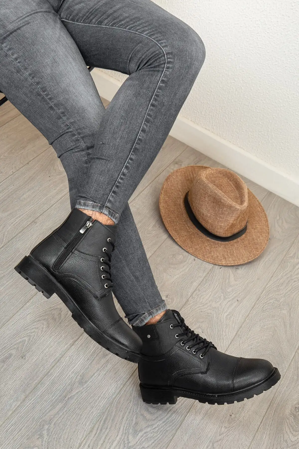 نیم بوت مشکی غیررسمی با داخل خز، تضمینی سرد و ضد آب، زیره لاستیکی ضد لغزش محکم - 73 نیم بوت مشکی غیررسمی با داخل خز، تضمینی سرد و ضد آب، زیره لاستیکی ضد لغزش محکم - 73