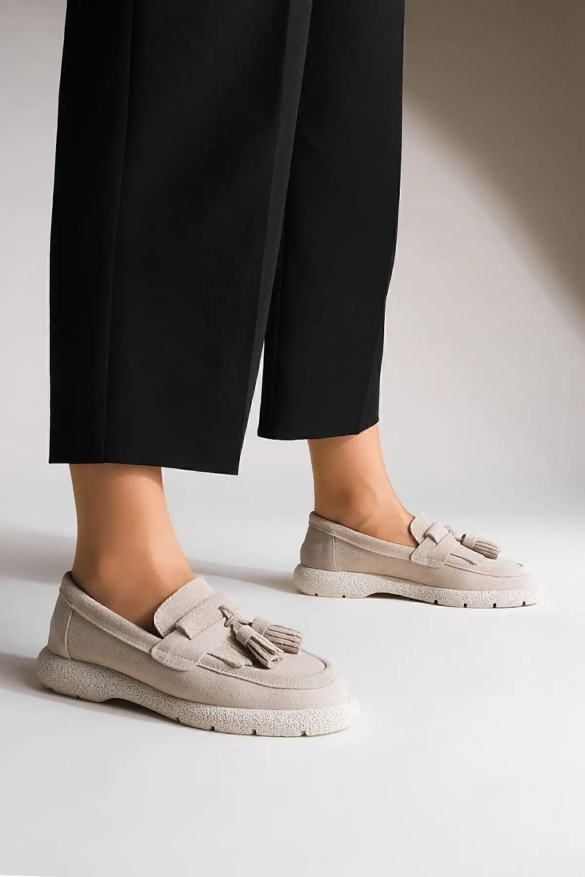 کفش راحتی زنانه چرم اصل سوما بژ جیر - 1279 کفش راحتی زنانه چرم اصل سوما بژ جیر - 1279