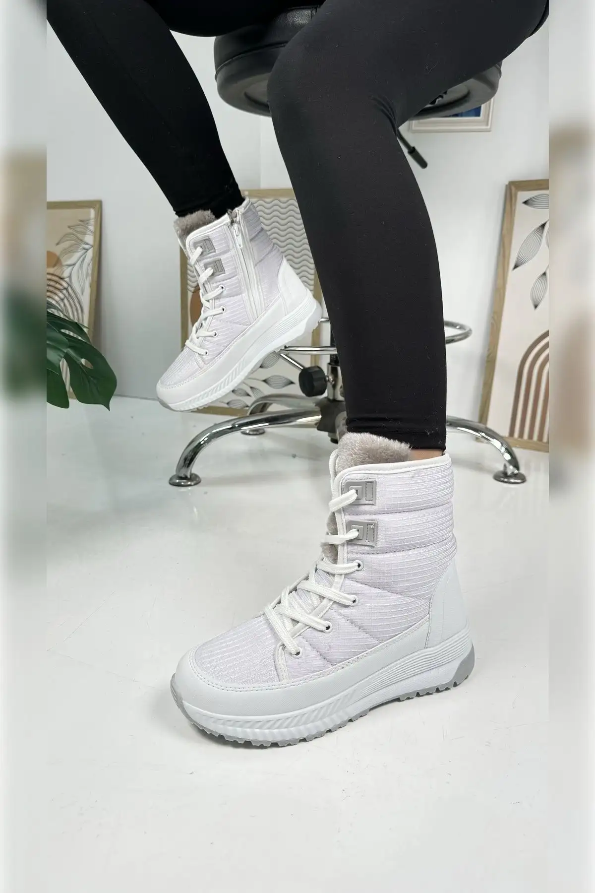 چکمه های برفی خزدار زنانه Daily White Bootie 815 - 1000 کف ضخیم زیپ دار بنددار چکمه های برفی خزدار زنانه Daily White Bootie 815 - 1000 کف ضخیم زیپ دار بنددار