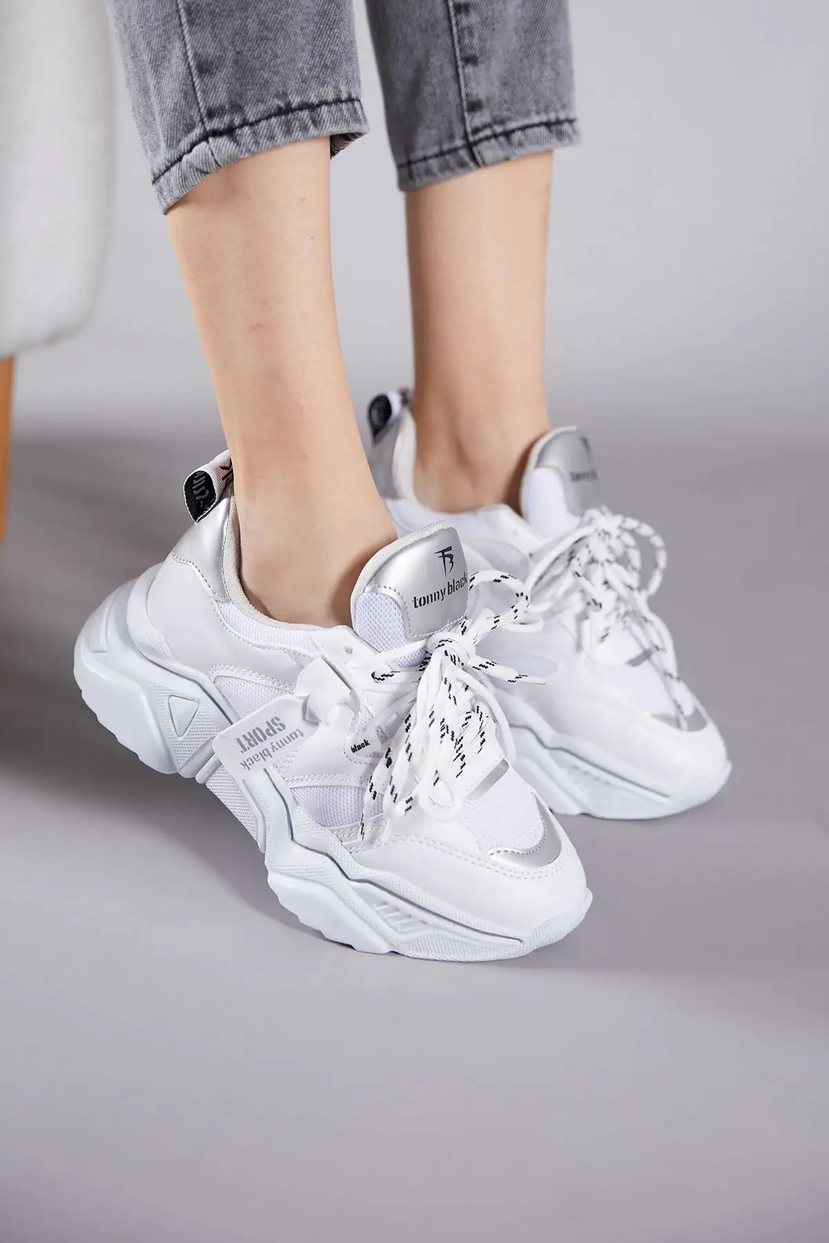 کفش اسپرت زنانه سفید رنگ - 26