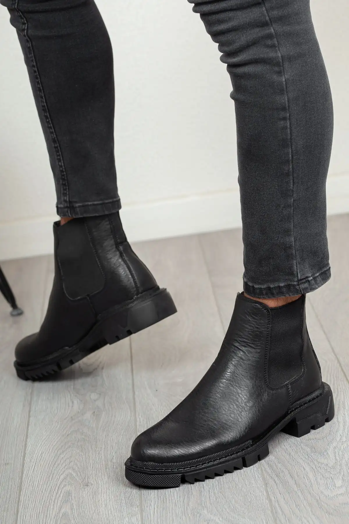 چکمه زمستانی مردانه ارتوپدی ضد سرما محصول تضمینی D111 - 472 چکمه زمستانی مردانه ارتوپدی ضد سرما محصول تضمینی D111 - 472