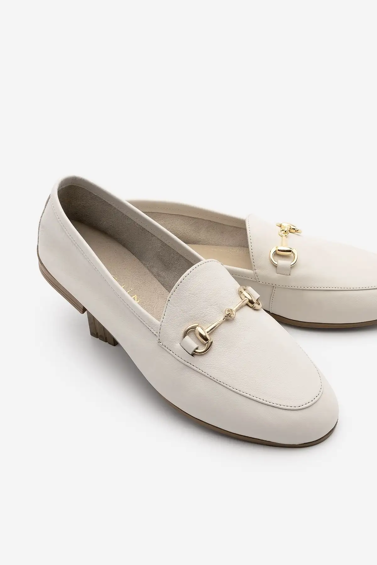 کفش راحتی زنجیر چرم اصل زنانه تانل بژ - 857 کفش راحتی زنجیر چرم اصل زنانه تانل بژ - 857