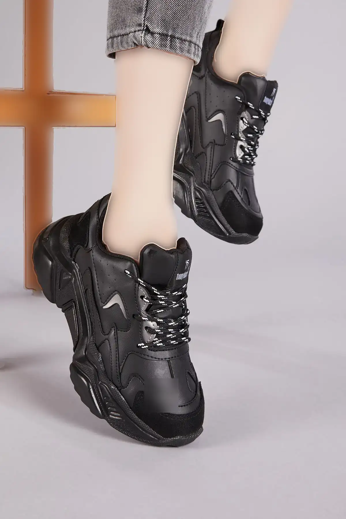 کفش اسپرت مشکی زنانه Dnz - 329 کفش اسپرت مشکی زنانه Dnz - 329