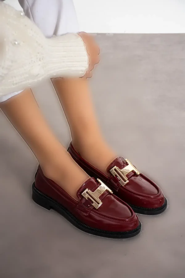 کفش زنانه کلارت قرمز لاک چرمی راحت گاه به گاه Calvanize Buckle Classic Loafer - 1219