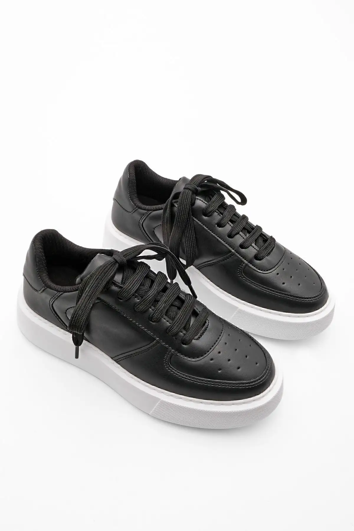 کفش ورزشی زنانه بند دار زیره بلند مشکی آذین - 338 کفش ورزشی زنانه بند دار زیره بلند مشکی آذین - 338