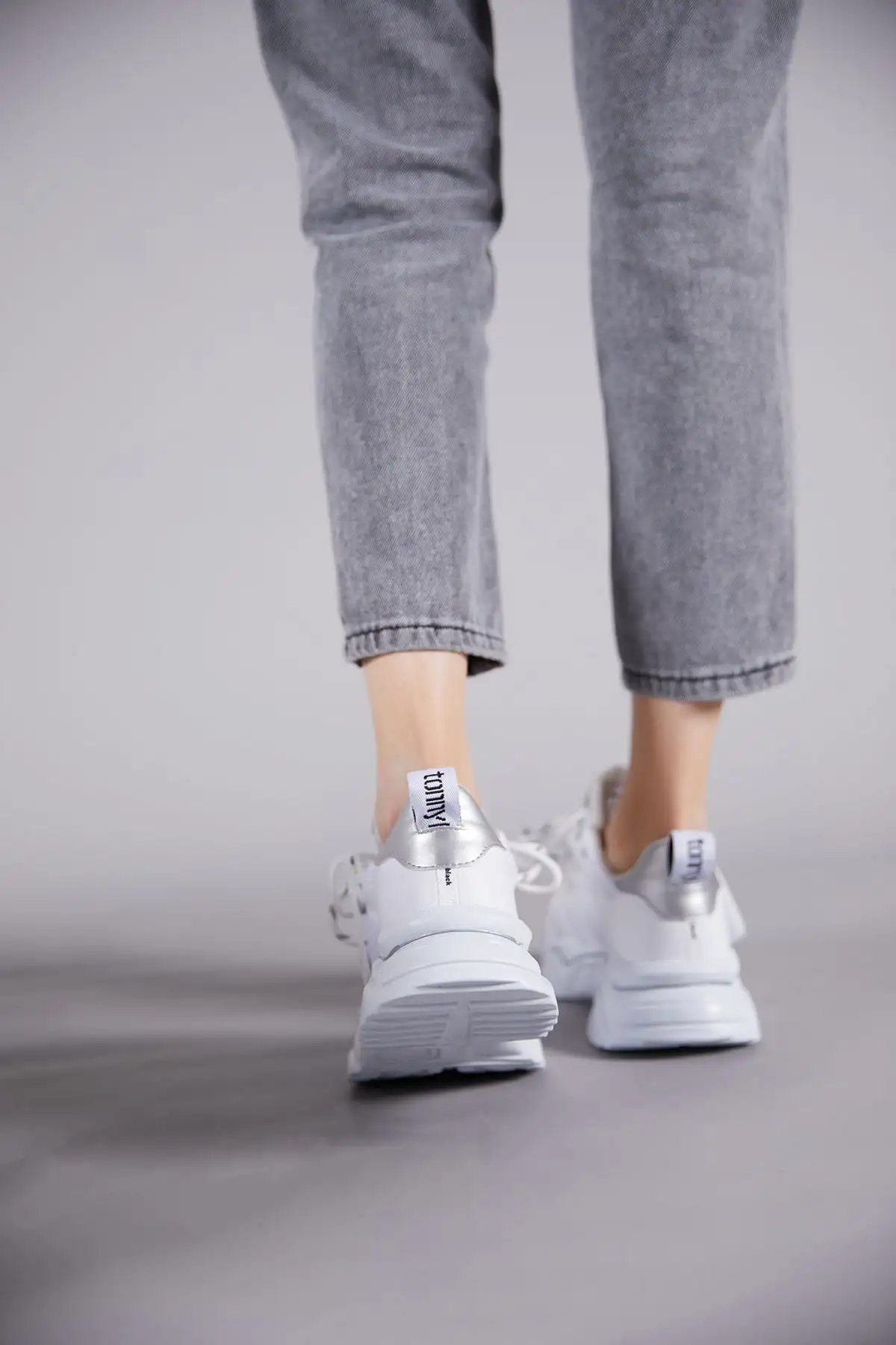 کفش اسپرت زنانه سفید رنگ - 26