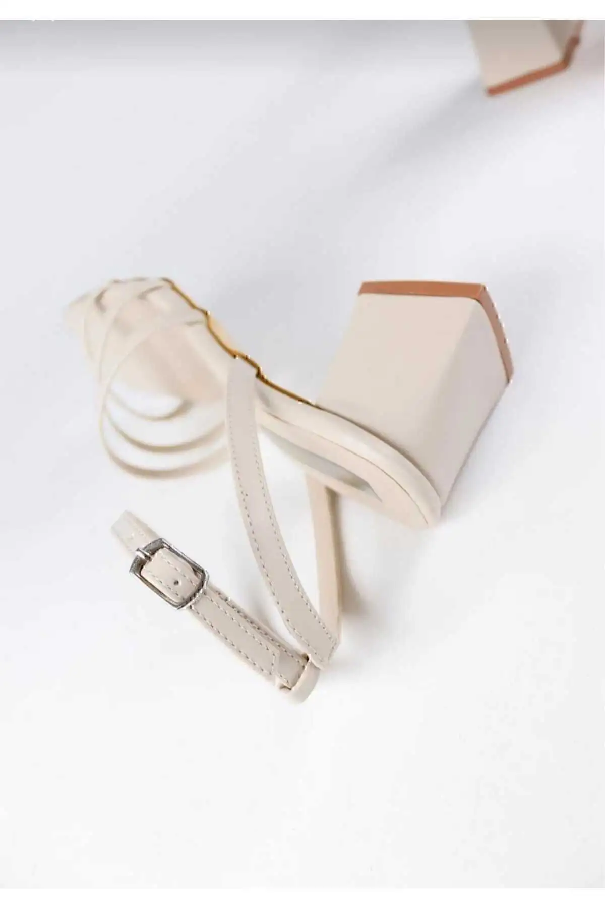 صندل زنانه پاشنه دار - 1158 صندل زنانه پاشنه دار - 1158