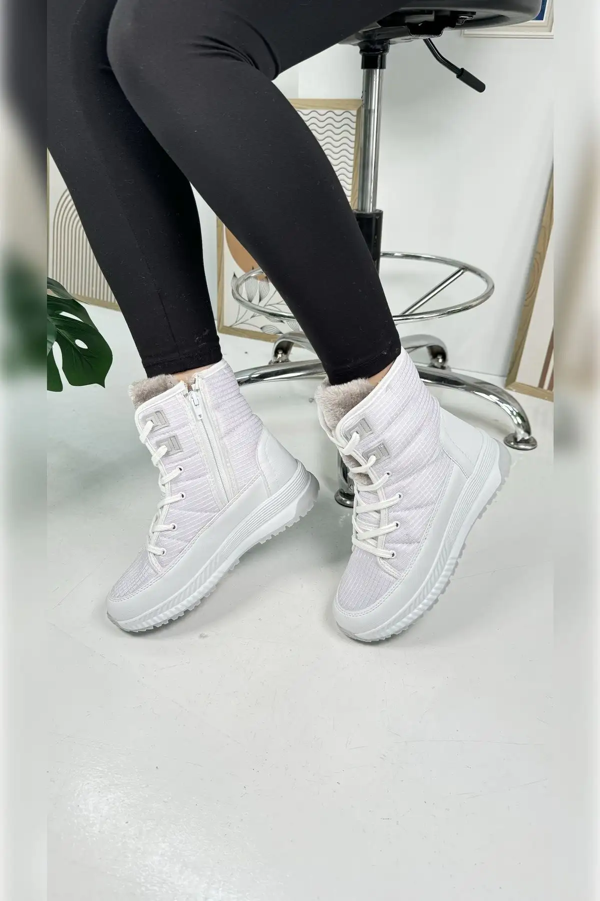 چکمه های برفی خزدار زنانه Daily White Bootie 815 - 1000 کف ضخیم زیپ دار بنددار چکمه های برفی خزدار زنانه Daily White Bootie 815 - 1000 کف ضخیم زیپ دار بنددار