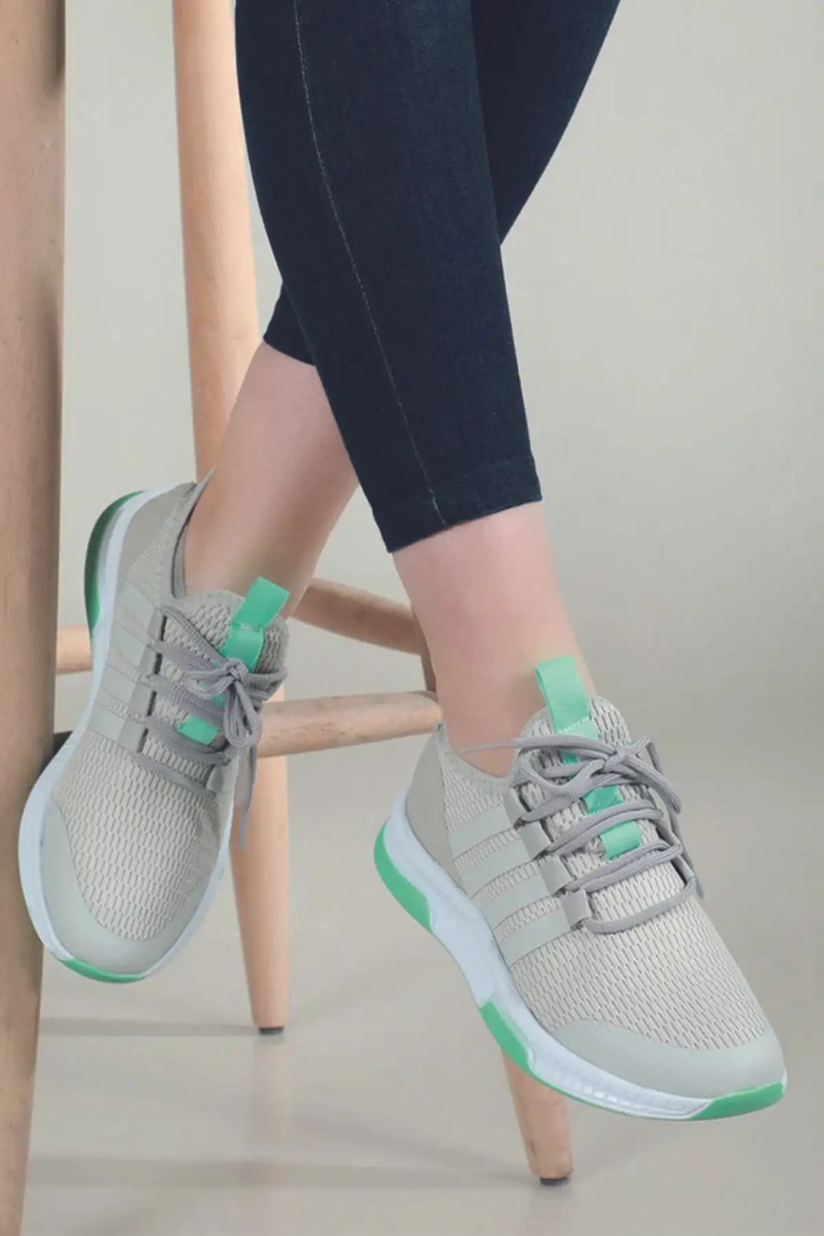 کفش ورزشی دویدن و پیاده روی کشباف خاکستری - 763 کفش ورزشی دویدن و پیاده روی کشباف خاکستری - 763