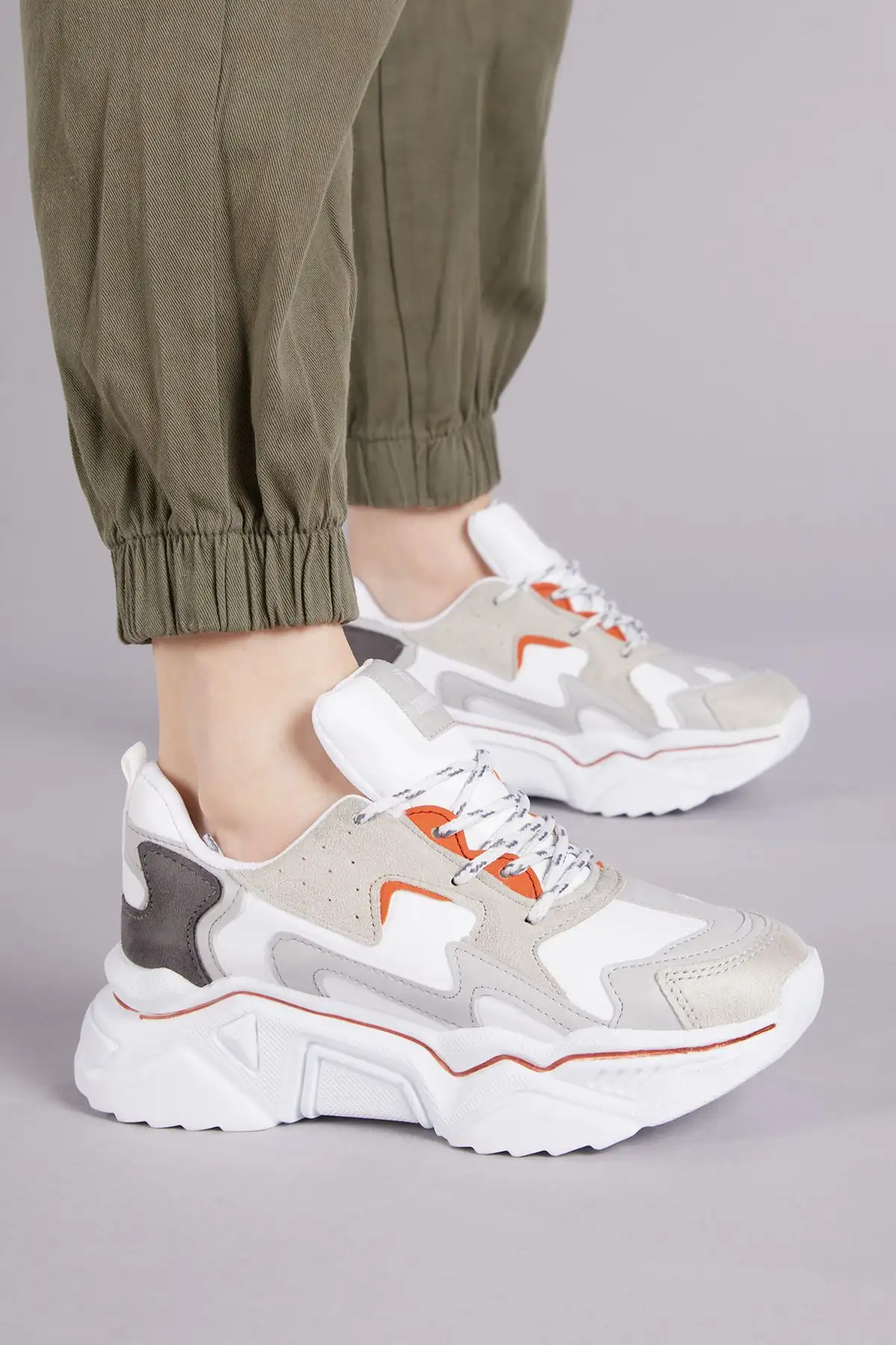 کفش اسپرت کاشی سفید زنانه Dnz - 38 کفش اسپرت کاشی سفید زنانه Dnz - 38