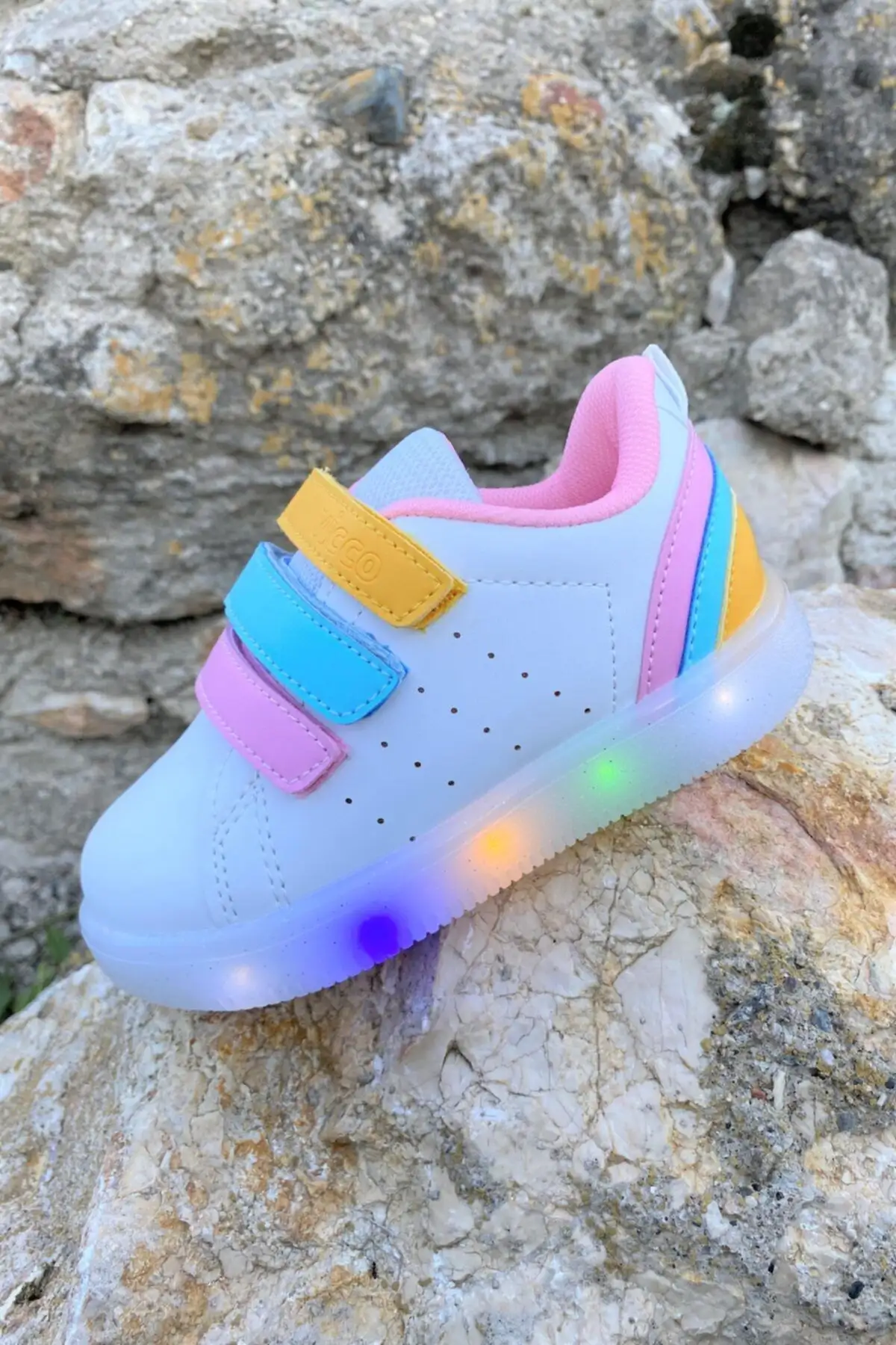 کفش ورزشی زیره ارتوپدی روشنایی سفید - LED (سایز 22 - 30) - 375 کفش ورزشی زیره ارتوپدی روشنایی سفید - LED (سایز 22 - 30) - 375