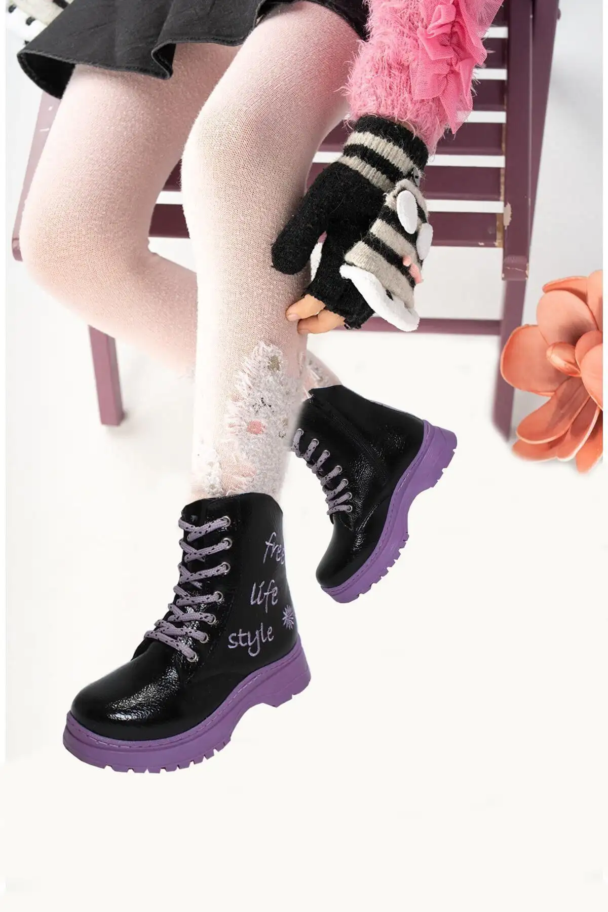 چکمه های دخترانه نوشته بسیار راحت و شیک زیره رنگارنگ Trekking Trekking - 212 چکمه های دخترانه نوشته بسیار راحت و شیک زیره رنگارنگ Trekking Trekking - 212