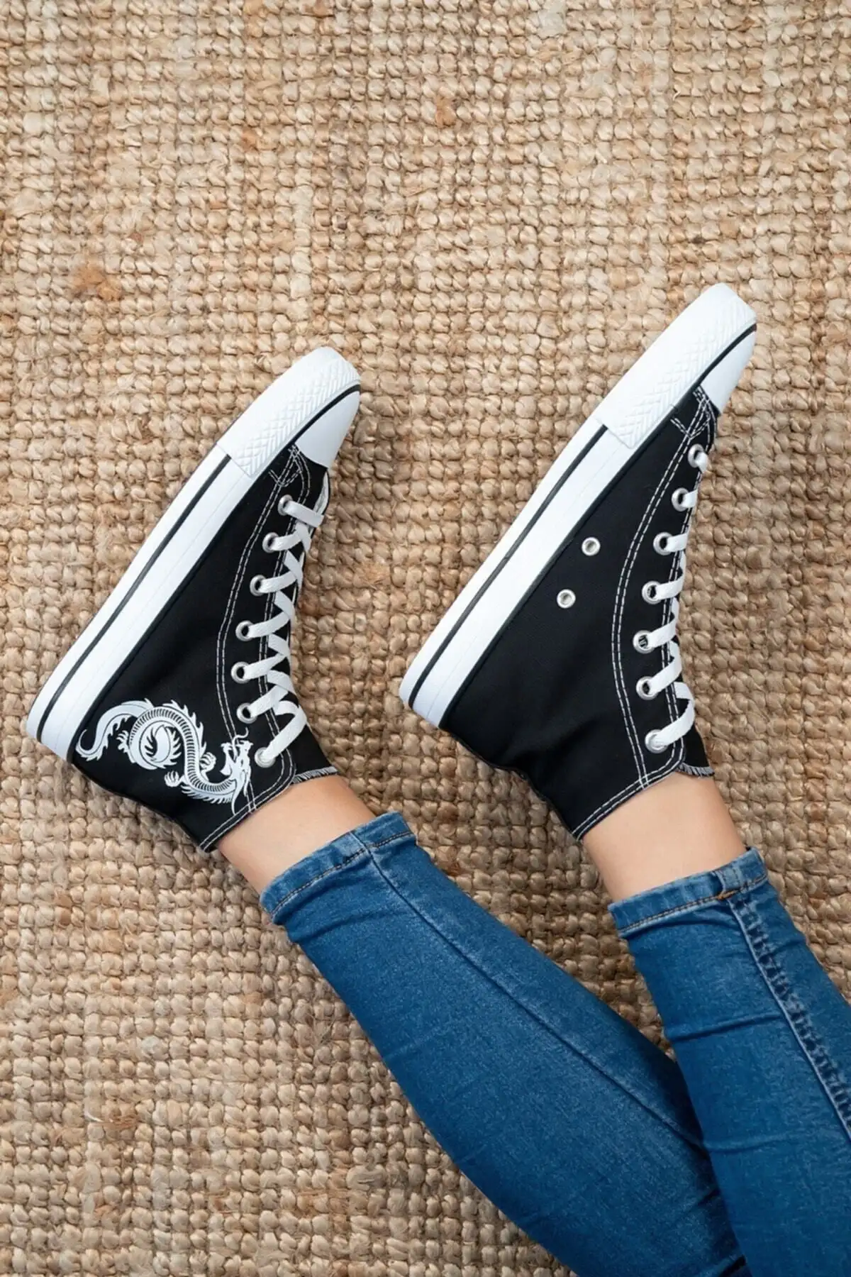 مدل کفش کتانی بلند اژدها چاپ سیاه و سفید - 34 مدل کفش کتانی بلند اژدها چاپ سیاه و سفید - 34